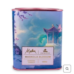 DISNEY PRINCESS HOME COLLECTION 11-OUNCE SCENTED TEA TIN CANDLE | MULAN